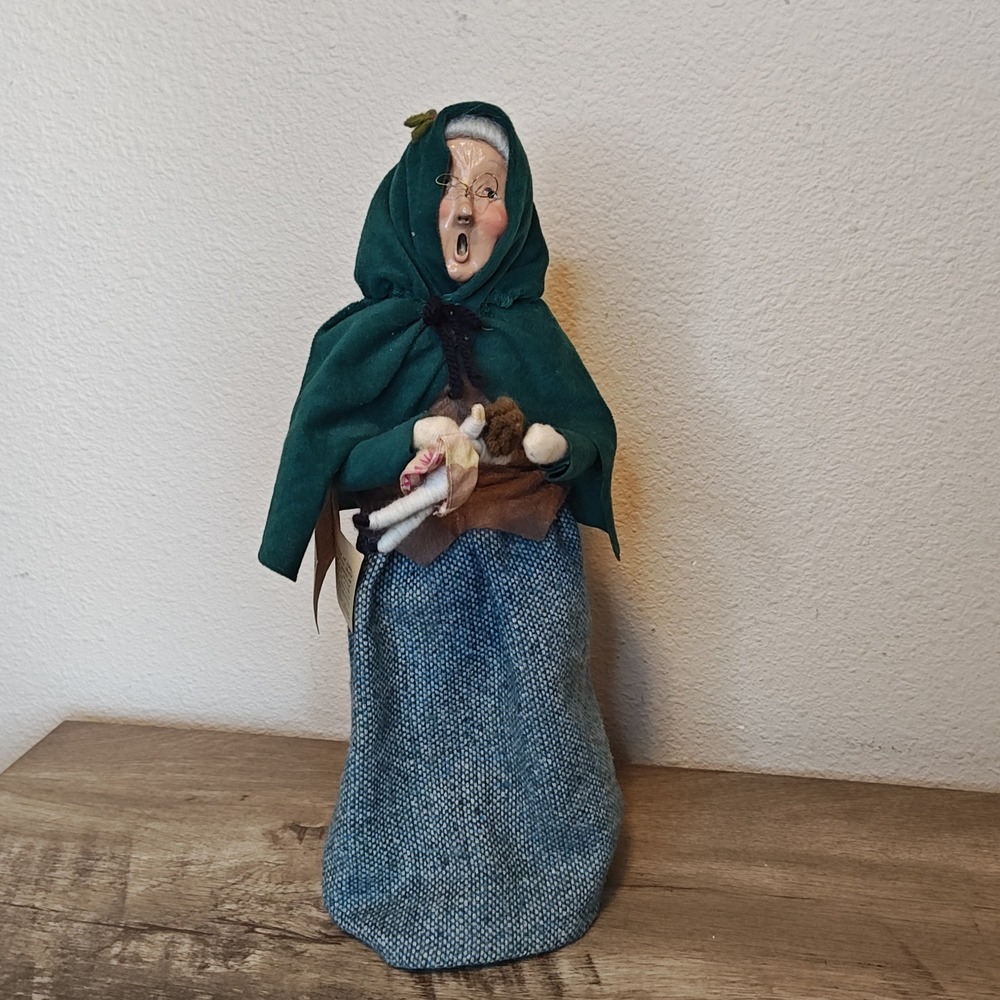 Byers Choice Caroler Cries of London 1995 Woman Doll Green Blue 13in‎ Figurine